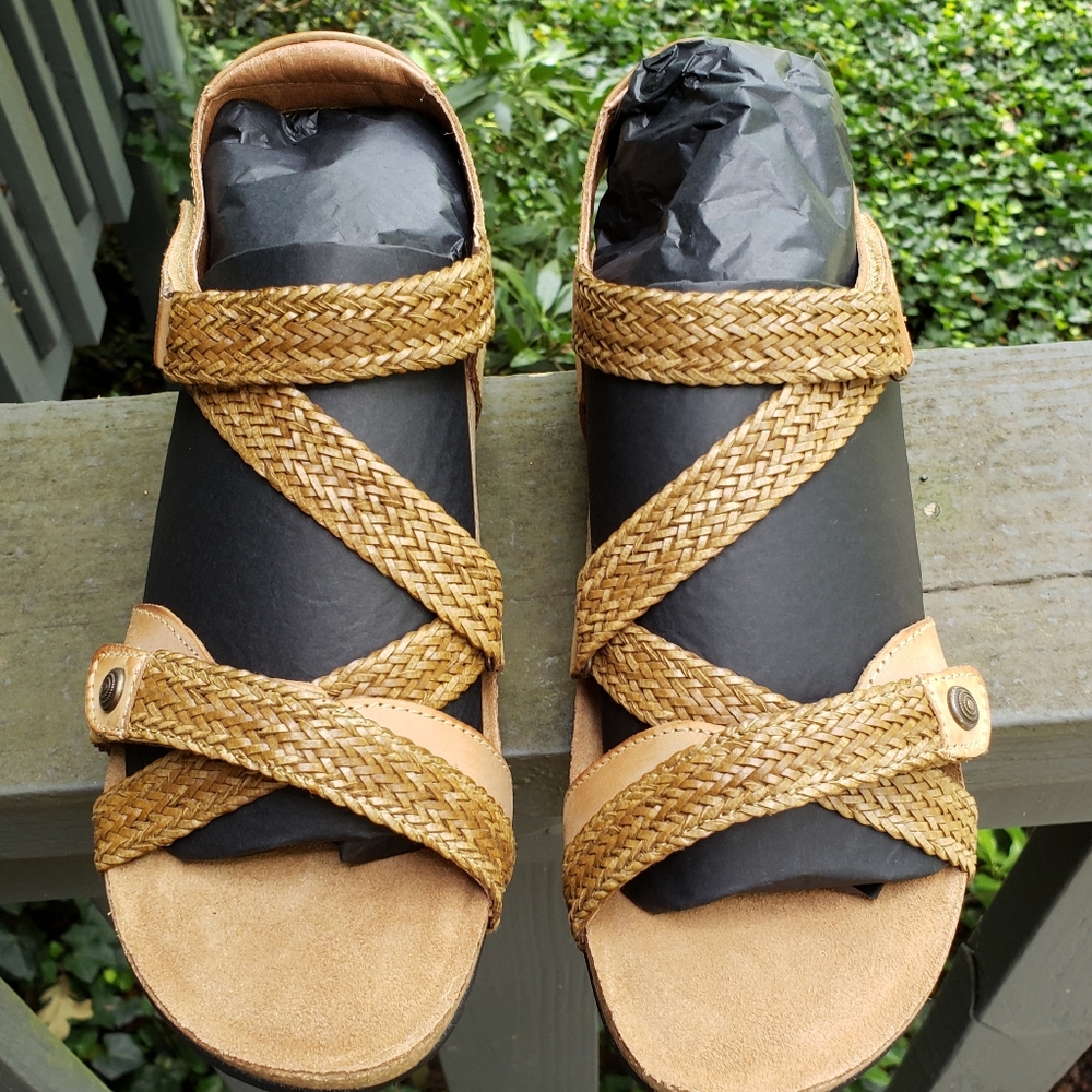 Women's Taos Footwear Trulie Sandals sz 9